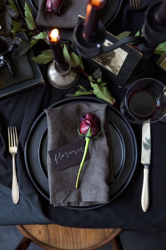 20 Ideas For Halloween Table Decorations That Are Stylish And Spooky